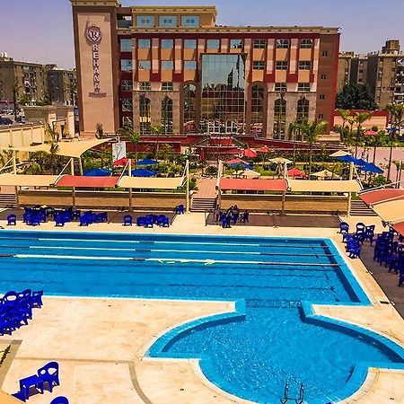 Rehana Plaza Hotel Cairo Exterior photo The swimming pool at the hotel